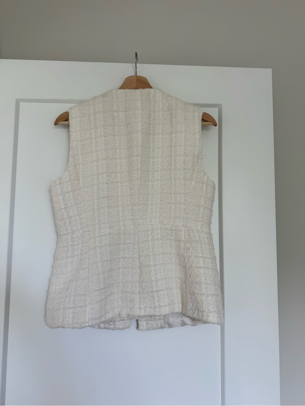 Zara Cream Tweed Gold Button Sleeveless Vest Blazer Jacket Size Medium - Picture 2 of 4